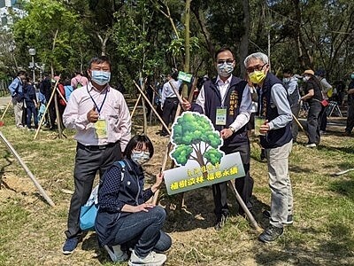 東大溪水環境改善，結合東海大學植栽認養，共創永續環境。圖／台中市水利局提供