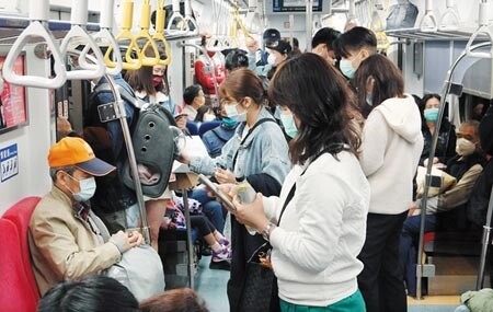 交通部長王國材表示，資產開發與觀光旅遊是台鐵最弱的兩塊，台鐵公司化後，他要對外招考安全、觀光及土地開發等3種高手擔任主管，讓台鐵用人制度能夠更彈性。（本報資料照片）