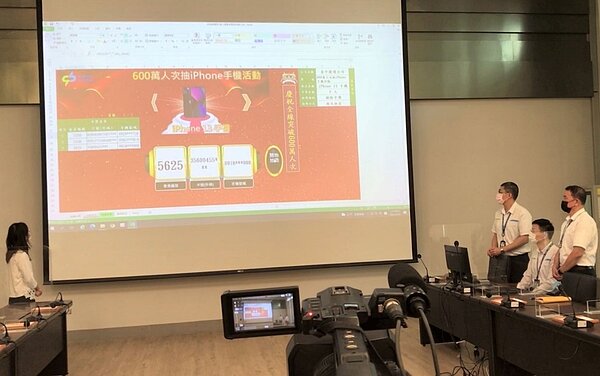 中捷綠線運量已破600萬人次,今日抽出3支iPhone 13幸運得主。圖/台中市府提供