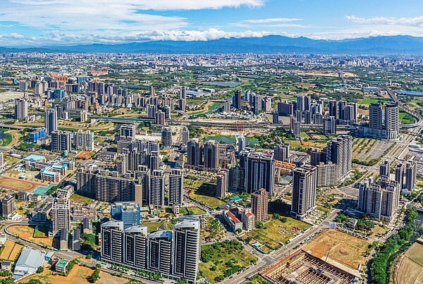 搶買土地絕招!搭配「暗樁」更勝優先購買權 殺破對方局 桃園鳥瞰。圖/取自桃園市地政局臉書