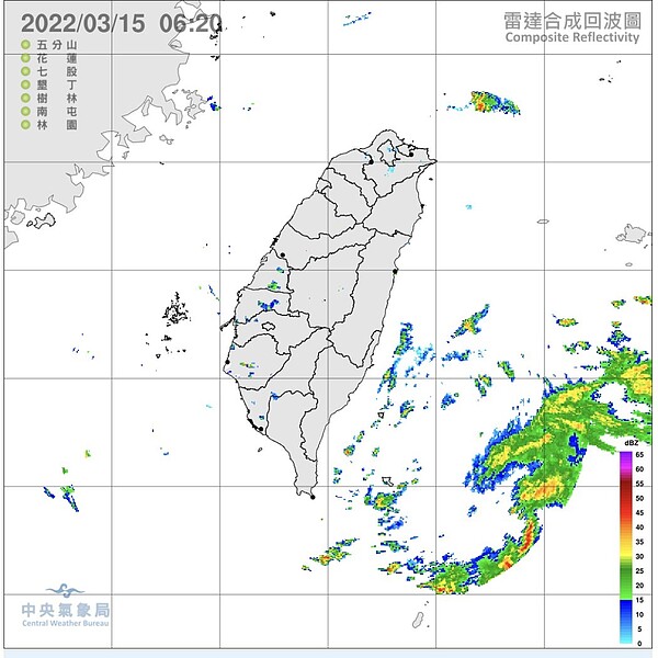 今晨觀測資料顯示，北部海面及東側海面有鬆散雲層，東南方海面回波較明顯，各地尚無降雨。圖／氣象局提供