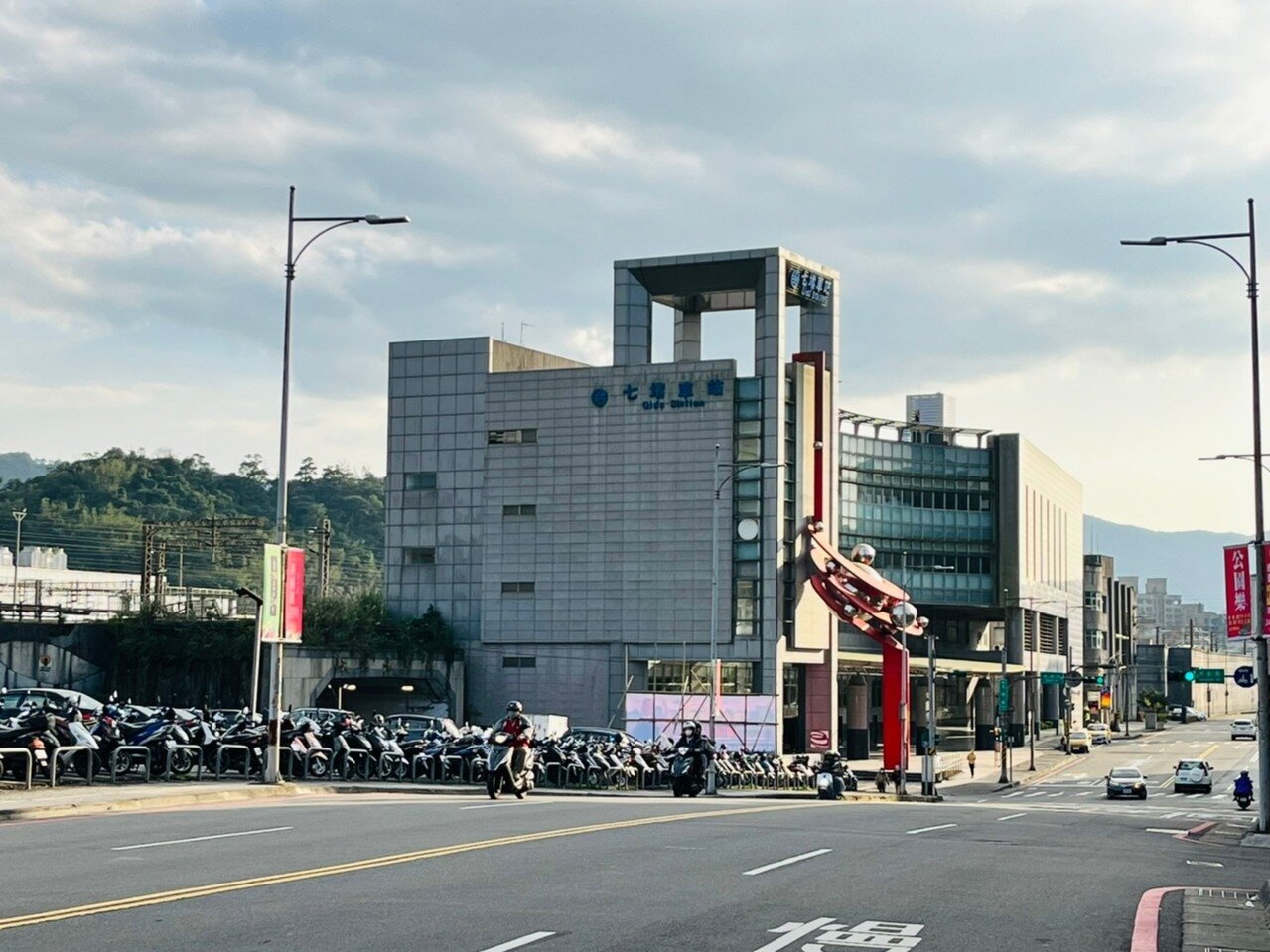 七堵站   記者游智文／攝影 