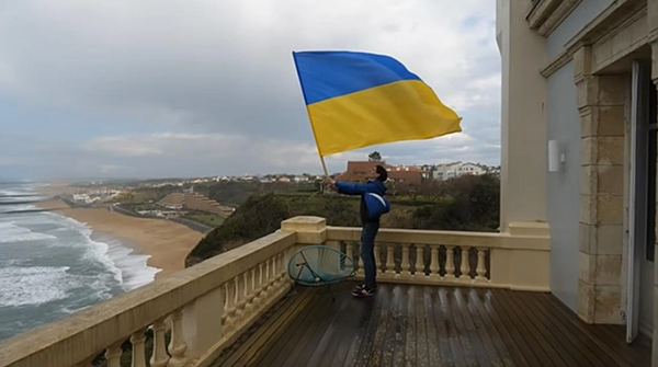 有消息指普亭二女兒位於法國的別墅遭到激進份子占領。圖/截自YouTube