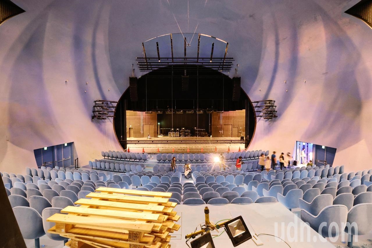 台北表演藝術中心以「球劇場」最為人好奇，內部球狀設計加強觀眾臨場感。記者曾原信／攝影 