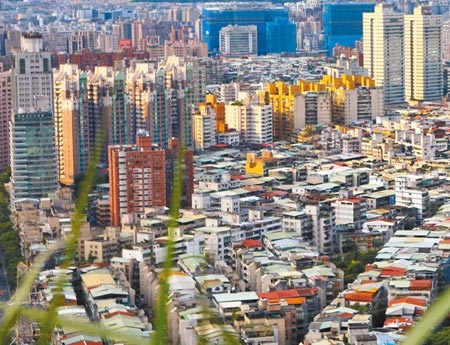 財政部長蘇建榮表示，目前六都、新竹縣市有共識將囤房稅率拉高到最高3.6％。（本報資料照片）