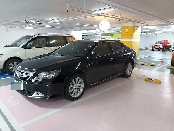 桃園不少家長反映婦幼車位違停嚴重，交通局將加強稽查，民眾也可掃碼舉報。記者朱冠諭／攝影