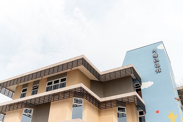 桃園市府於常樂公園興建「內壢社福館」,設置親子館與公托中心。圖/桃園市政府提供