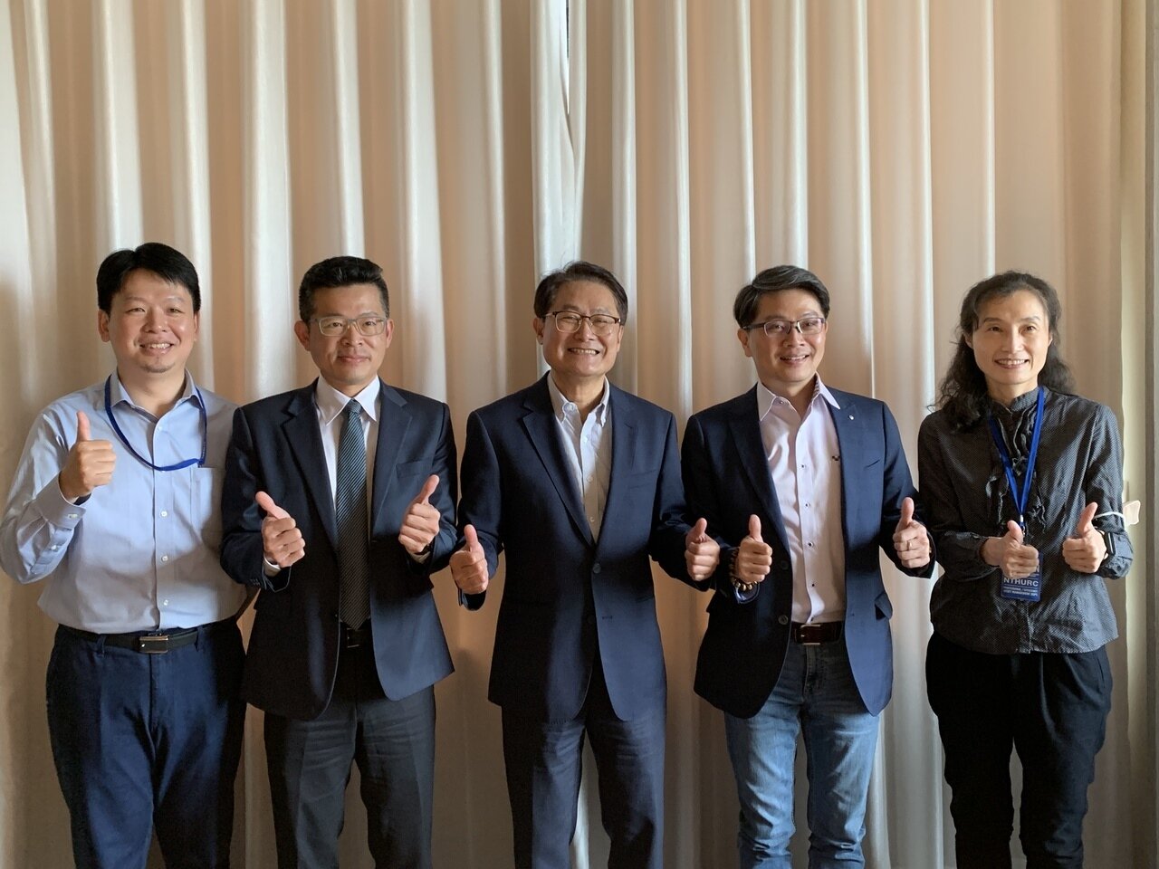 新北市住都中心攜手5公會組成「新北都更大聯盟」，圖由左至右分別為新北市住都中心專案經理林士森、新北市住都中心副執行長錢奕綱、新北市住都中心執行長汪禮國、新北住都中心董事長陳純敬、新北市住都中心專案經理王憶靜。記者朱曼寧／攝影 