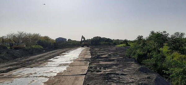 歸仁區農地遭非法傾倒營建剩餘土石方。圖/農業局、地政局聯合提供