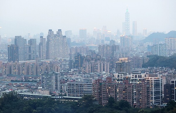 中央銀行宣布升息1碼,重貼現率調升至1.375%,這也意味著民眾的貸款利息負擔隨之增加。記者潘俊宏/攝影