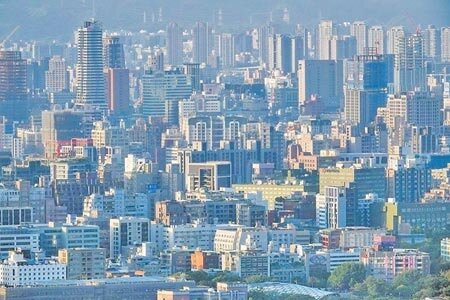 行庫主管表示,央行政策除因應通膨以外,也有打房的目的,確實會連累到首購族,等於是「一次通殺」。(本報資料照片)