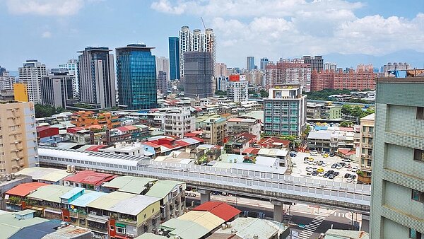 新北市政府為改善工業區---工、住混居情形,將推動捷運板新站與丹鳳站周邊工業區轉型。圖/新北市城鄉局提供