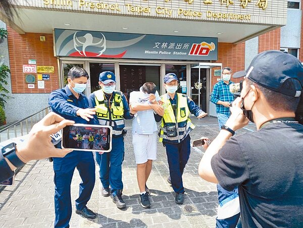 交通部早在2020年中就提出修法，嚴懲重大超速與未禮讓行人的駕駛，但該法直到上個月才經行政院通過並送往立法院。圖為「德東飆車王」簡男涉過失致死罪20萬交保，還被檢方防止轉移不動產。圖／陳鴻偉翻攝