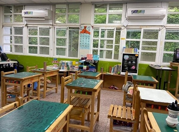 桃園工廠頻火災,空氣相當差,教育局表示,火災屬緊急事件,即便空品指標未達紅色警示,但已嚴重影響學生上課環境,用電安全無虞下可使用冷氣。圖/桃園市教育局提供