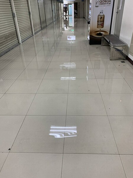 光華新天地昨天一度出現積水。(圖/議員陳建銘提供)