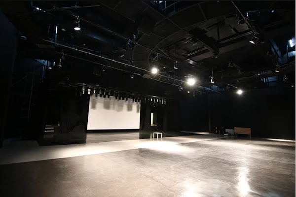 公視台語台南製中心落腳高雄,未來將把市立圖總館小劇場打造成專業攝影棚,讓表演場域與影視無縫接軌。圖/記者王昭月翻攝