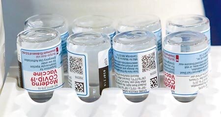 新冠疫苗打氣冷,有72萬劑將於3月底前陸續到期,行政院長蘇貞昌21日下令,疫苗過效期後一律銷毀,其中以莫德納34萬劑最多,AZ的31萬劑次之。(本報資料照片)