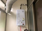 陽台放熱水器害情侶險喪命　房東涉過失被判刑