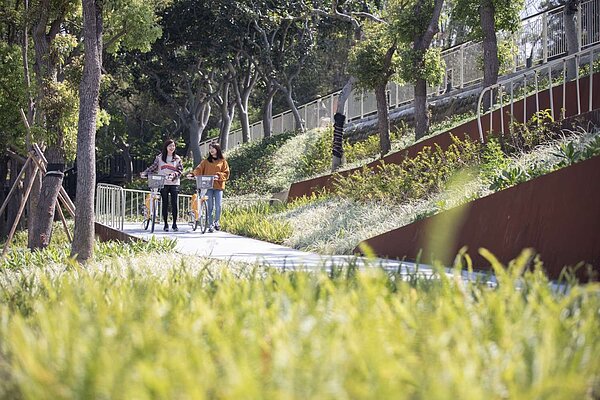 微笑車公司近日與竹科管理局、新竹縣市政府、苗栗縣政府及台中市政府達成「公共自行車跨區免收調度費」共識。圖/新竹市政府提供