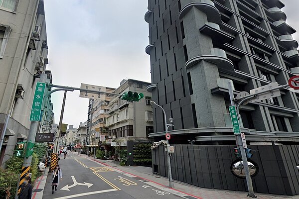 14A總裁住了35年老公寓突搬家！　「新家每坪150萬」曝換屋動...