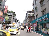 店面不景氣？市府商圈店面連5開　不是餐飲就是藥局