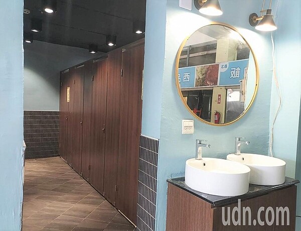 台南市西港公有市場公廁改造。圖/台南市場處提供
