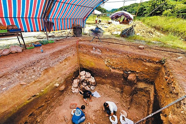 基隆市政府在和一路42號史前遺址考古工作完成後闢建停車場，預計可供302個汽車停車位，疏解車潮。圖／基隆市政府提供