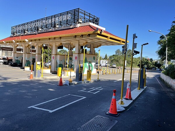 桃園市石門水庫入園車輛停車新制採電子收費，延至4月9日起實施。圖／北水局提供