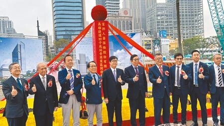 富邦人壽斥資375億投入「高雄捷運凹子底站旁商業區開發案」，打造48層樓的復合型商辦大樓，也是高雄第3高的摩天大樓，23日舉辦動土典禮。（柯宗緯攝）