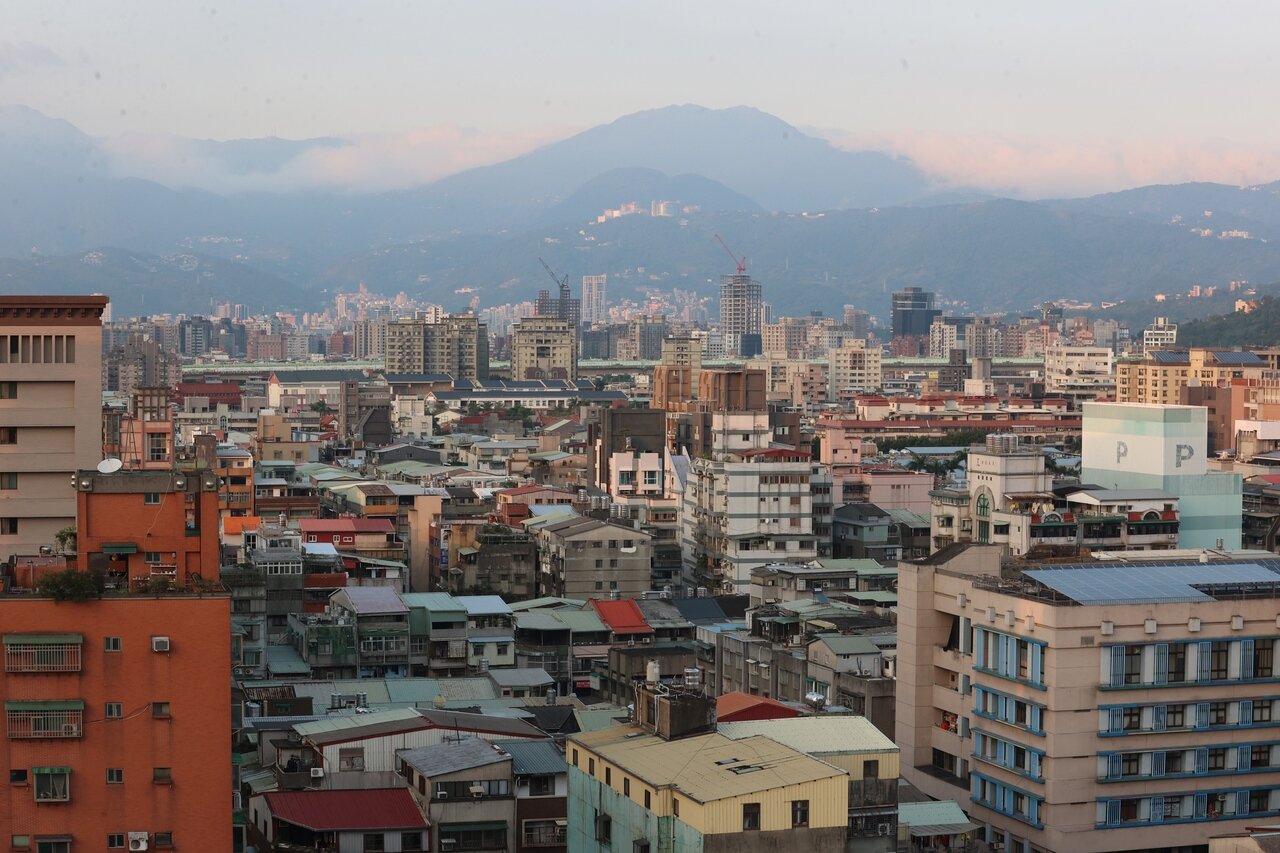 當年921大地震影響，台灣多棟樓房倒塌。圖為房市示意圖，非新聞當事照。報系資料照／記者許正宏攝影 