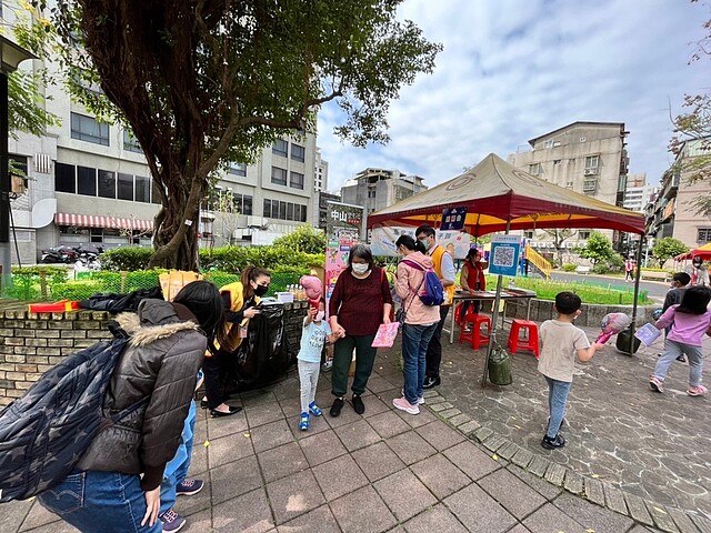 臺北市中山親子館與中山區新福里合作，舉辦闖關遊戲，社區好鄰居永慶房屋熱情響應。