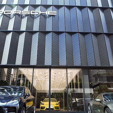 保時捷(Porsche)銷售夯,成為台灣豪華車買家新寵,其中電動超跑Taycan去年全台賣出超過800輛,不僅成為豪華電動車銷售冠軍,更讓台灣躍居全球Taycan銷量第六大市場。圖/翻攝自Google maps