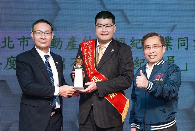 永慶房屋張哲瑜深度傾聽客戶需求,拿下永慶房屋業績總排名第16名的好成績