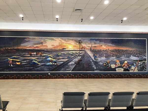 旅客中心內藝術巨作。圖/台灣港務公司提供