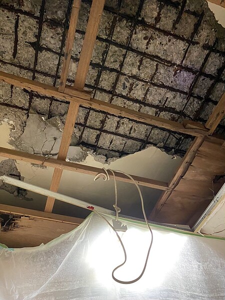 桃園市住宅發展處推短期安置計畫,協助海砂屋住戶搬離有危險的住家。圖/住宅處提供