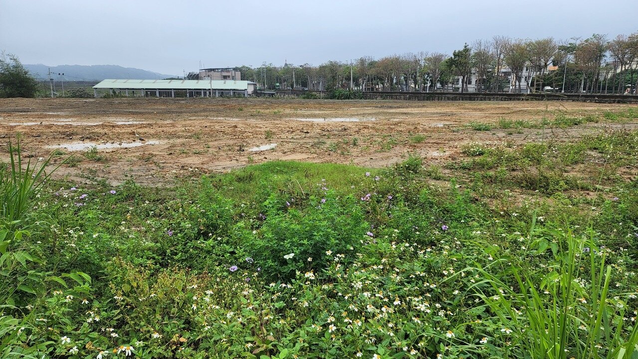 長照及衛生教育大樓基地面積約1公頃,因地勢低、落差大,去年曾提供縣內重大工程剩餘土石回填。記者胡蓬生/攝影