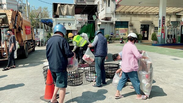 環保局4月5日清明節將採「定時定點」垃圾收運，在全市廣設650處定點，每處停留時間約5至30分鐘。圖／台中市政府提供