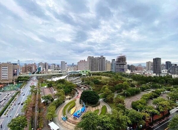 受電梯大樓房價上揚帶動,台中南屯區透天近年大漲。圖/聯合報