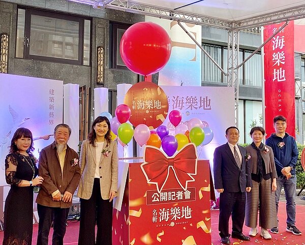 名軒開發董事長吳泓瑩(左三)。圖/業者提供