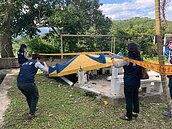 玉里涼亭震垮　柱內僅1根鋼筋