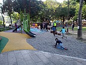 小孩放電好去處！新莊公園大改造　全新主題遊具等你來體驗