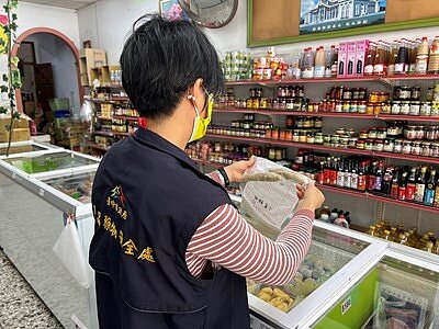中市抽驗清明祭祖應景食材。圖/台中市食安處提供