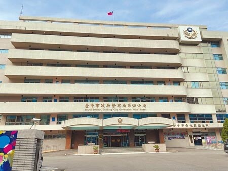 
台中市南屯區28日發生一起2歲女童遭背包繩子繞頸意外，消防局獲報將女童送醫急救，幸恢復呼吸心跳，目前治療中。（盧金足攝）
