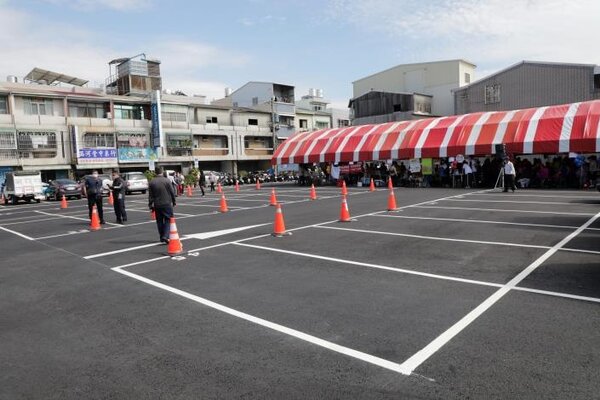 台南仁德仁義路公有臨時停車場啟用。圖／台南市政府提供