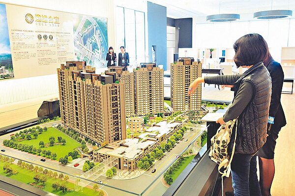 最近許多房市群組中瘋傳財政部「重新定義」預售屋費用認定方式,即「預售換約移轉」課稅計算方式趨嚴,免稅額變相縮水。圖/聯合資料照