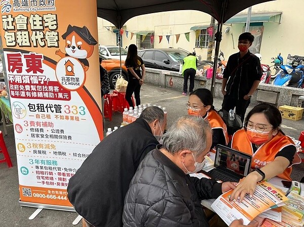 高雄市社宅包租代管被批績效太差,都發局回應,3月已增加一倍人力,陸續前往社區、宮廟辦宣導會。圖/高雄市都發局提供