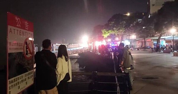 淡水16歲高中生25日時慶生太開心,跳淡水河慶祝時發生意外而溺斃。(圖/讀者提供)