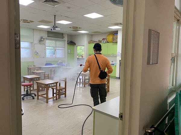 新竹縣一名特教生確診,目前已派駐醫護擴大採檢。圖/新竹縣政府提供