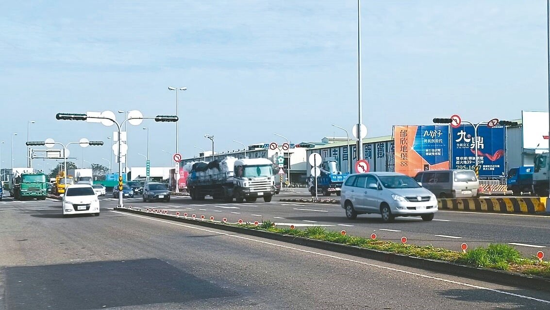 台南安定區國道8號與南133線路口,中央昨天通過增設高架橋的改善計畫,預計施工期6年。記者謝進盛/攝影