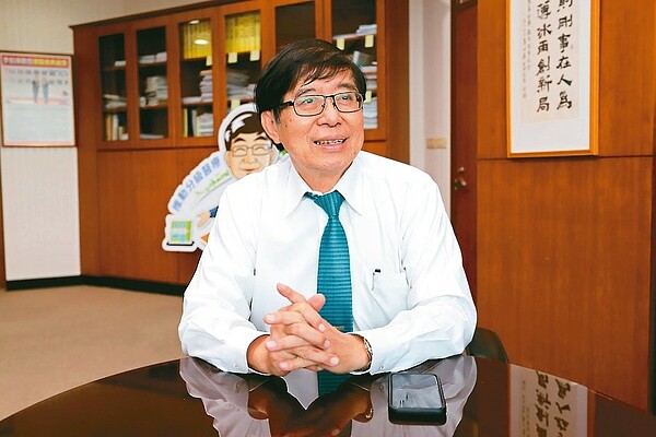 健保署長李伯璋說,健保署將彙整各界對部分負擔調整意見後,向部長陳時中面報,再由陳時中拍板定案。本報資料照